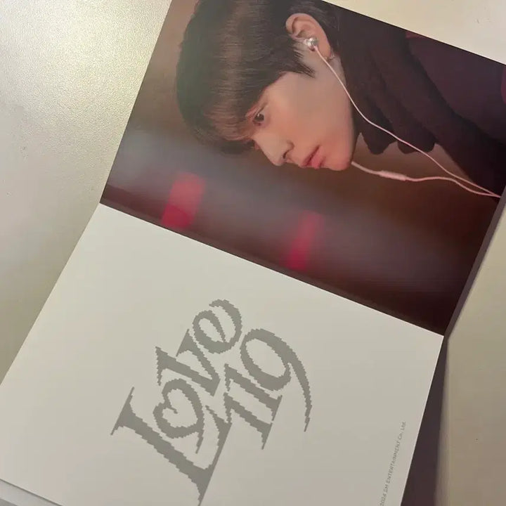 [BUNJANG] RIIZE Eunseok Love119 Postcard Book + 2 Photocards / 라이즈 love119 은석 엽서북 + 포토카드 두장