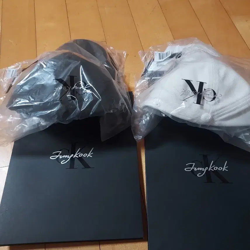 [SOLD OUT] 정국X ck  티셔츠 성수구입 s +성수 종이백 2개