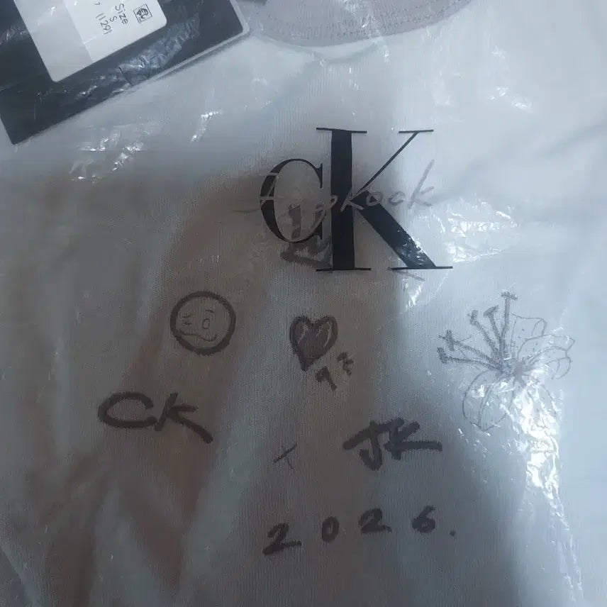 [SOLD OUT] 정국X ck  티셔츠 성수구입 s +성수 종이백 2개