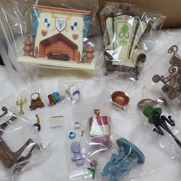 [BUNJANG] Disney EHT EHT Beauty and the Beast Dollhouse Furniture Full Set / 디즈니 에셰트 에세트 돌하우스 미녀와 야수 세트 등 일괄 세트