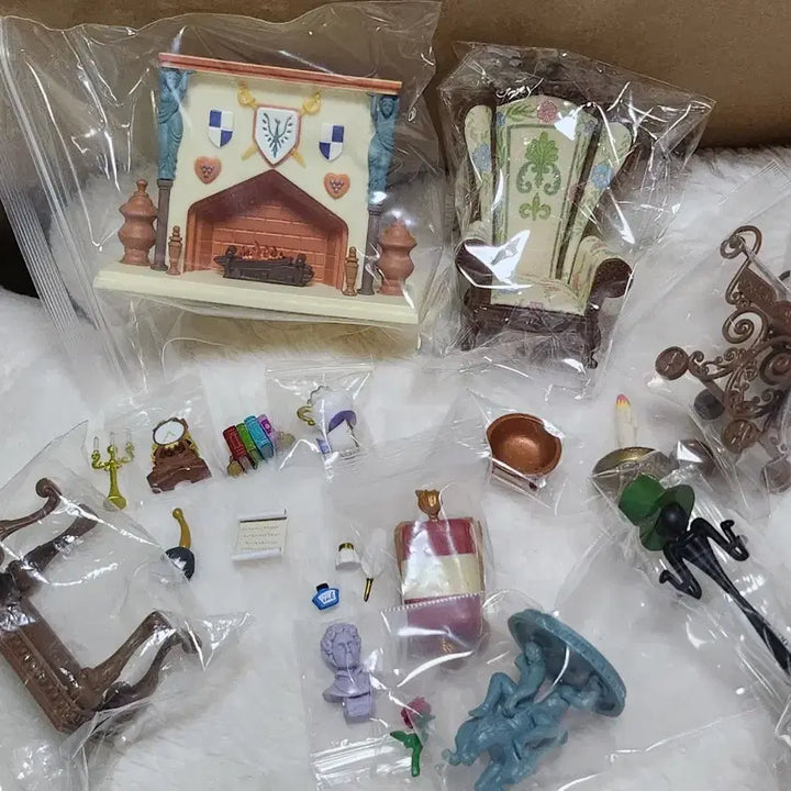 [BUNJANG] Disney EHT EHT Beauty and the Beast Dollhouse Furniture Full Set / 디즈니 에셰트 에세트 돌하우스 미녀와 야수 세트 등 일괄 세트