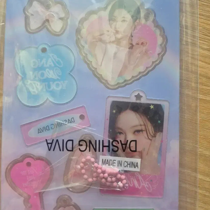 [BUNJANG] Jang Wonyoung Dashing Diva Acrylic Keyring / 장원영 데싱디바 키링