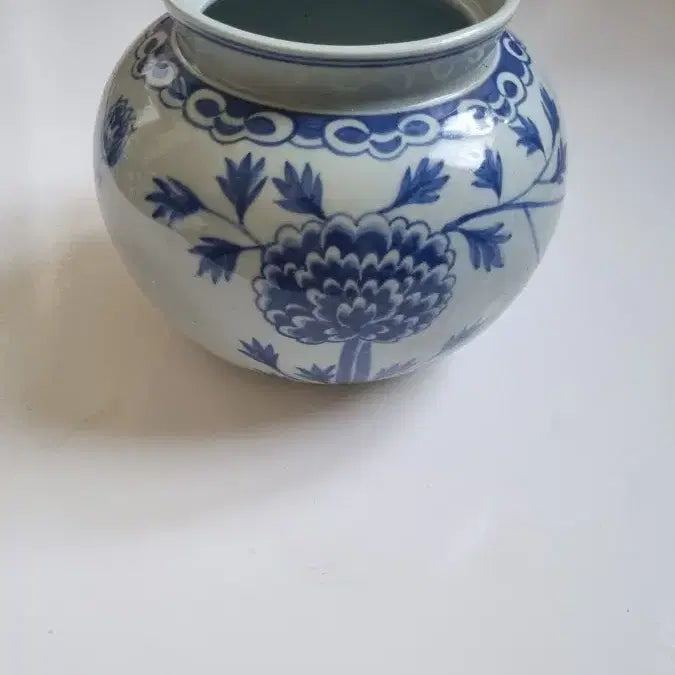 [BUNJANG] Celadon Vase with Floral Design / 예쁜 A급청화화문도자기