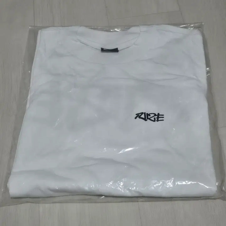 [BUNJANG] RIIZE Wonbin Valentine Long Sleeve T-shirt White Photocard Unsealed / 라이즈 원빈 발렌타인 롱슬리브 화이트 티셔츠 포카 단순개봉 / riize