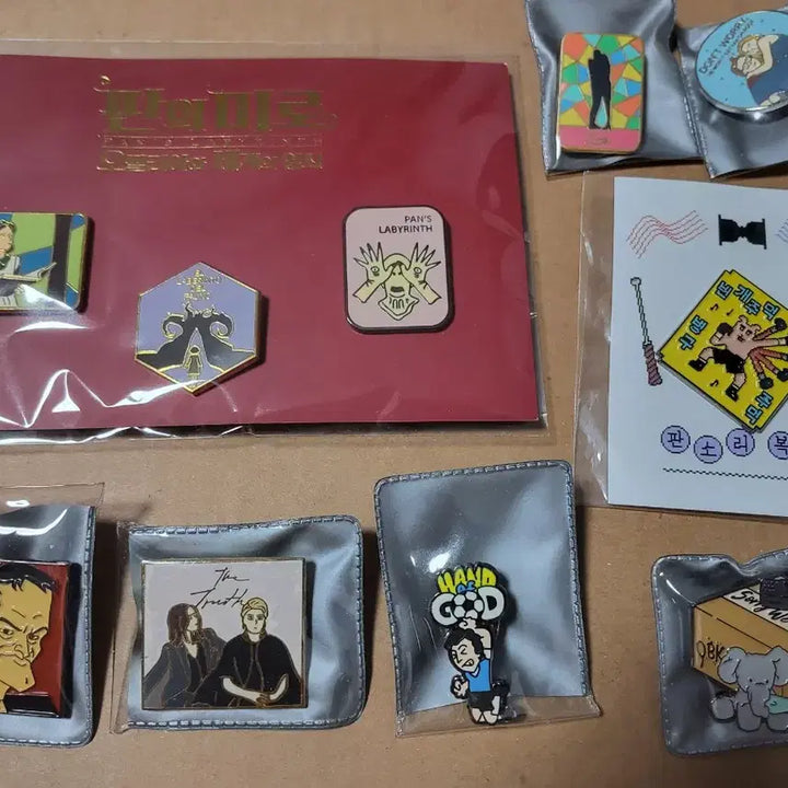 [BUNJANG] Artist Badge Collection (2017-2025) - 92 Types / 2017년~2025년 아티스트 뱃지 94종 영화 굿즈