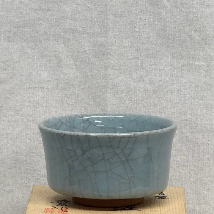 [BUNJANG] Japanese Celadon Tea Bowl (Chawan) with Ice Crackle Glaze and Paulownia Box / 일본 청자 다완 비색 빙렬 찻사발 오동나무 박스 풀구성