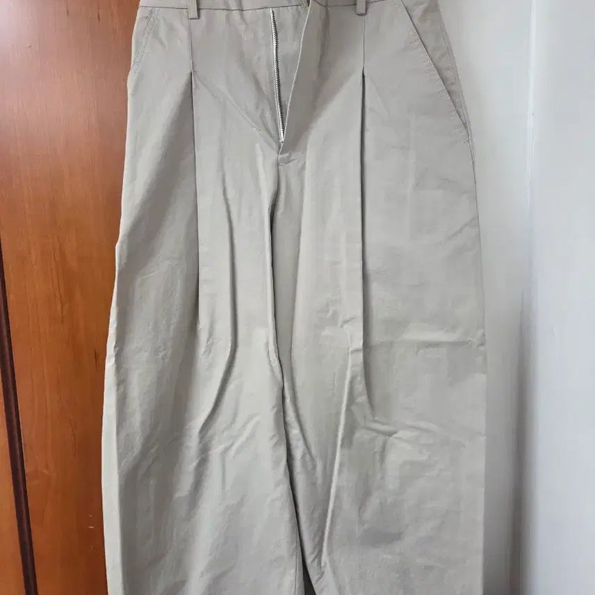 [BUNJANG] Perren Curved Pants Dove Gray Size 1 / 퍼렌 커브드 팬츠 도브그레이 1사이즈