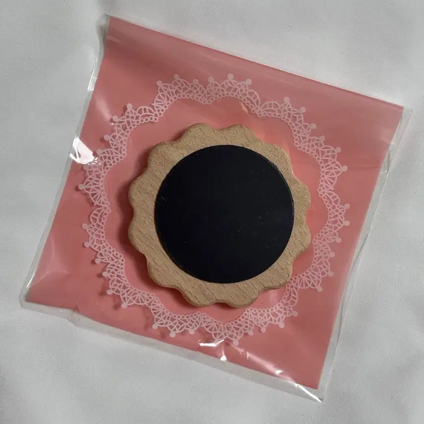 [BUNJANG] Golden Resort Cookie Magnet (Gye-dam Chul-geun/Gye-chul) / 원가이하) 사사님 골든 리조트 쿠키 마그넷 괴담출근 괴출 비공굿 굿즈