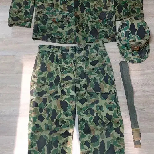 [BUNJANG] 1970s Military Uniform Set: Camouflage Jacket, Pants, Hat, Belt / 70년대  밀리터리 상하의 세트 + 모자 벨트