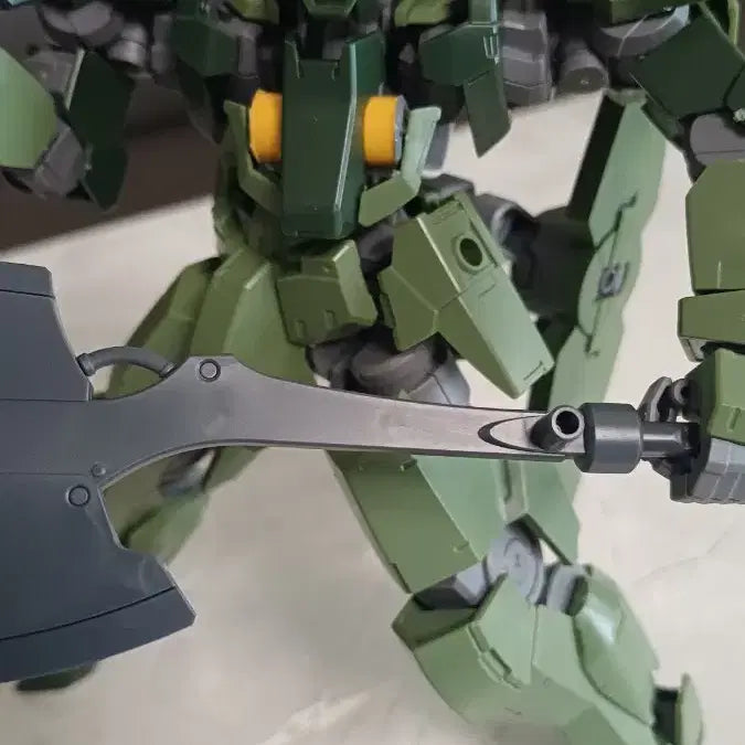 [BUNJANG] Bandai Iron-Blooded Orphans Gundam Guren 1/100 Scale Model Kit (Completed) / 반다이 철혈 글레이즈 1/100(완성품)
