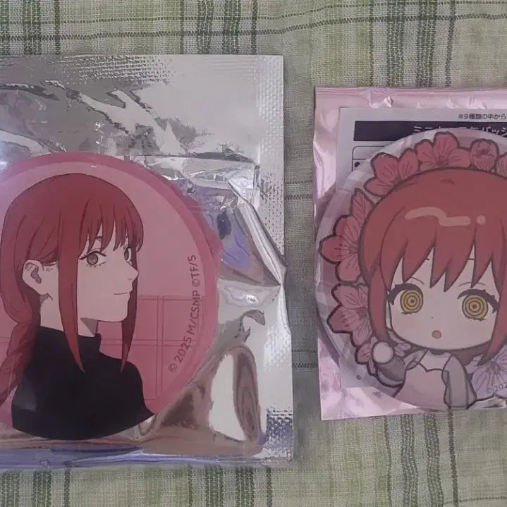 [BUNJANG] Chainsaw Man Makima 2 Types Can Badge + Postcard Set (Cafe Collaboration &amp; Sunshine City) / 체인소맨 마키마 캔뱃지 2종+엽서 세트 (카페 콜라보 &amp; 선샤인시티)