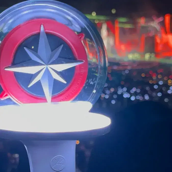 [BUNJANG] Stray Kids NACIFIC Official Lightstick (New Version) / 스키즈 나침봉 뉴침봉 스트레이키즈 팝니다 !