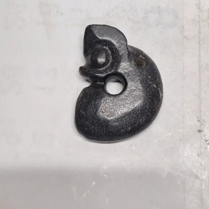 [BUNJANG] Hongshan Culture Black Jade Small Artifact (Dragon/Character) / 자석이 붙는 홍산문화 흑피옥 소형 (저룡/문자) ( C - 601 )