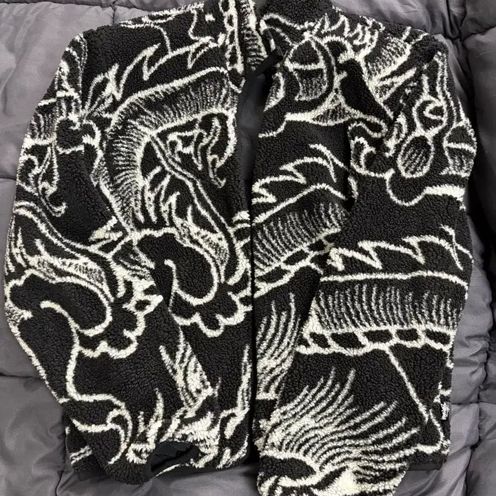 [SOLD OUT] 스투시 드래곤 쉐르파 블랙 M