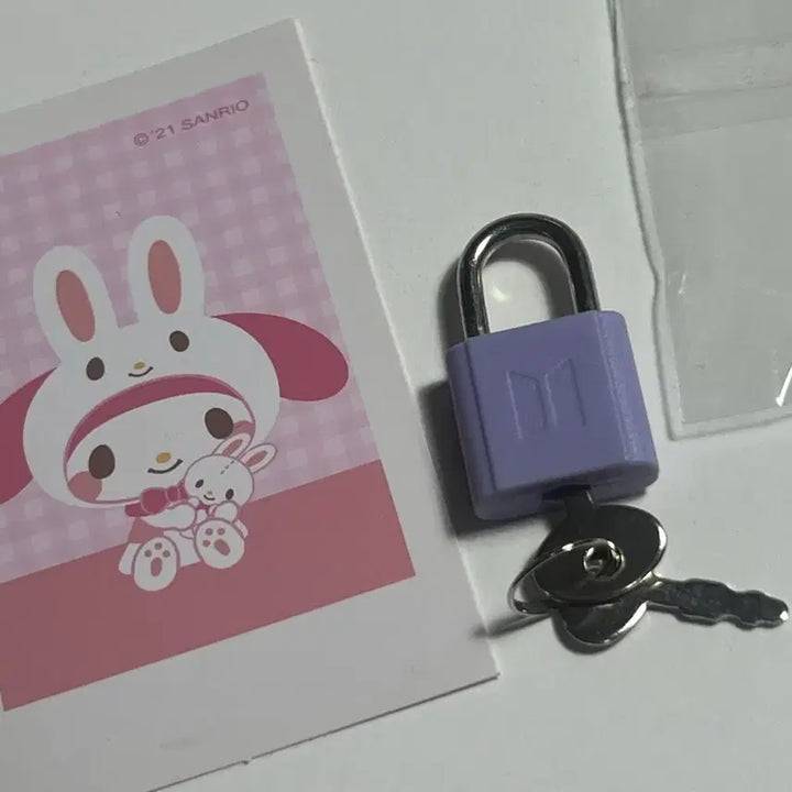 [BUNJANG] BTS Logo Mini Padlock &amp; Key Set / 방탄소년단 BTS 로고 미니 자물쇠 + 열쇠 세트