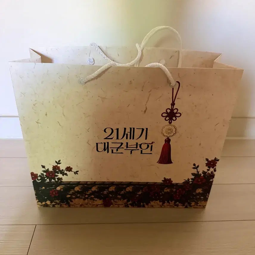 [BUNJANG] Byun Woo Seok, IU, Film, Photoism, Invitation, Pin Badge, Shopping Bag / 21세기대군부인 팝업 굿즈 7종+팝업 한정 쇼핑백