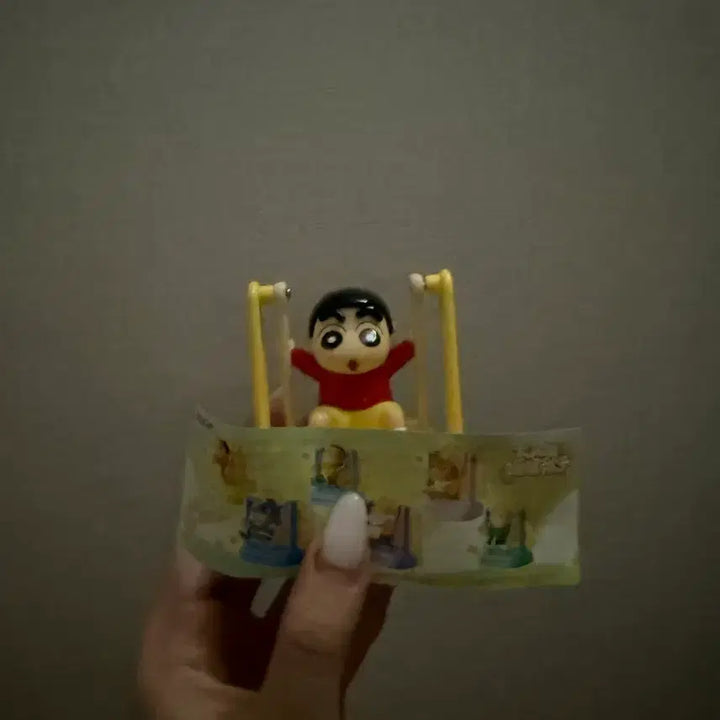 [BUNJANG] Crayon Shin-chan Swinging Swing Figure / (교환&amp;판매) 짱구는 못말려 태양열 흔들 그네 피규어