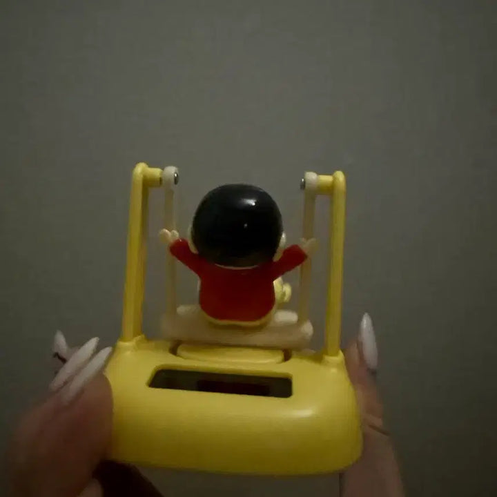 [BUNJANG] Crayon Shin-chan Swinging Swing Figure / (교환&amp;판매) 짱구는 못말려 태양열 흔들 그네 피규어