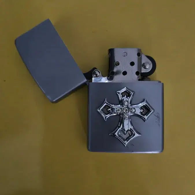[BUNJANG] Vintage Cross Ornament Lighter / 빈티지 십자가 장식 라이터