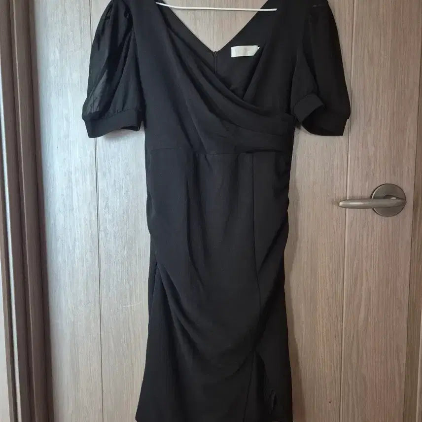[BUNJANG] Black Ruched Puff Sleeve Midi Dress / 블랙 셔링 미디 원피스 퍼프소매