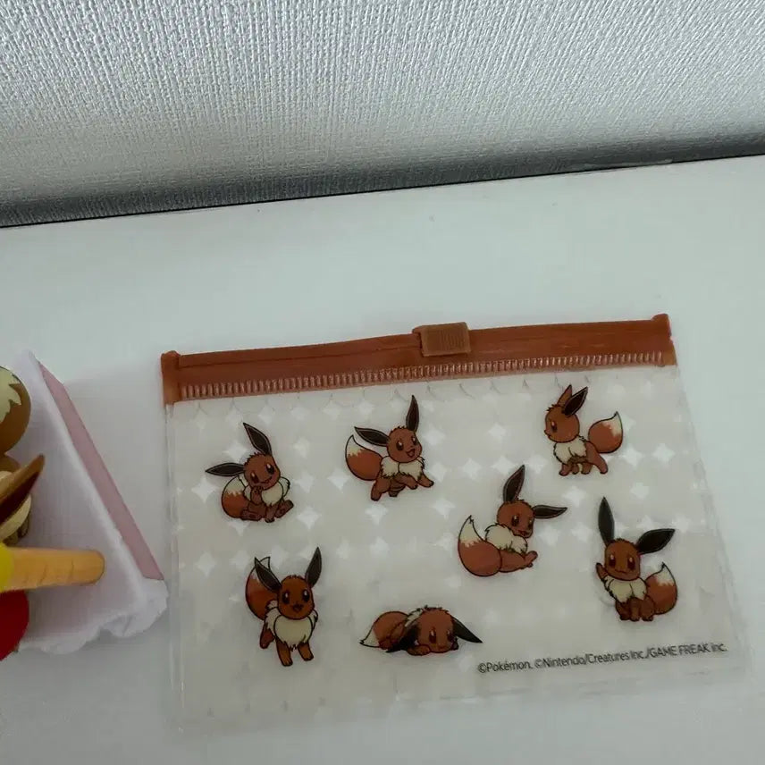 [BUNJANG] Eevee Pouch &amp; Cake Figure Bundle Set / 이브이 파우치, 이브이 케이크 피규어 일괄