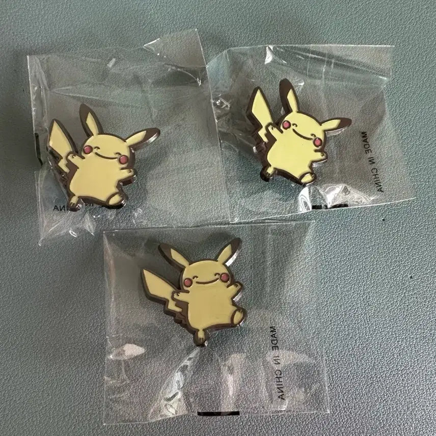 [BUNJANG] Colorgram Pikachu Metal Charm Badge / 컬러그램 피카츄 메탈참 뱃지 올리브영