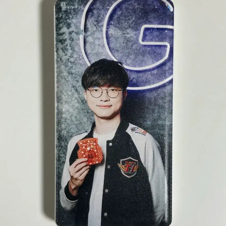 [BUNJANG] T1 Faker 6th Anniversary Commemorative Power Bank (Defective) / 티원 T1 페이커 6주년 역조공 보조배터리(고장)
