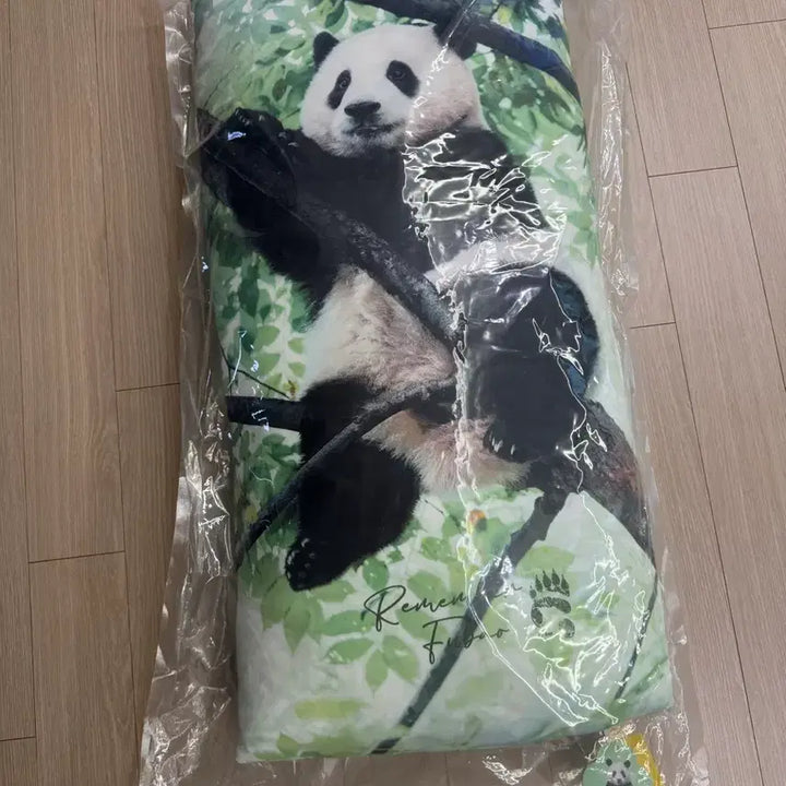 [BUNJANG] Fu Bao Body Pillow New / 푸바오 바디필로우 새상품 팔아요