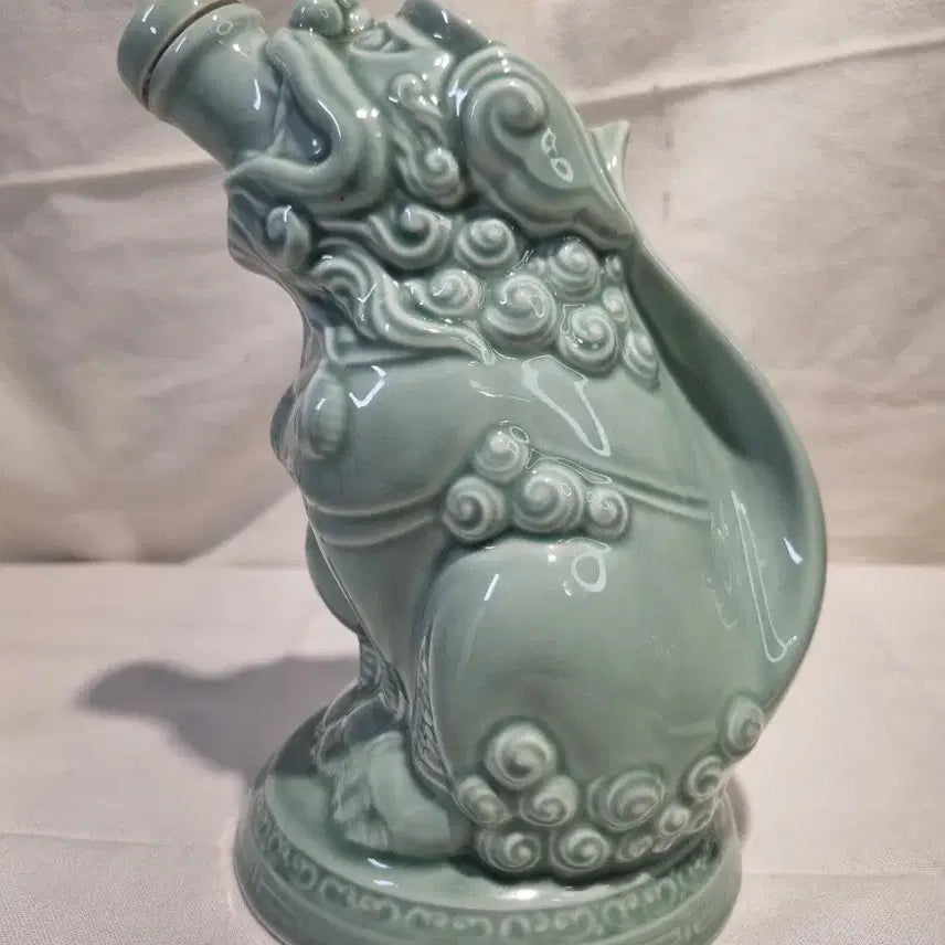 [BUNJANG] Hansan Sogokju Gyeongju Bottle with Haetae Motif (Empty) / 한산 소곡주 해태 모형의 도자기 주병 ( 공병)