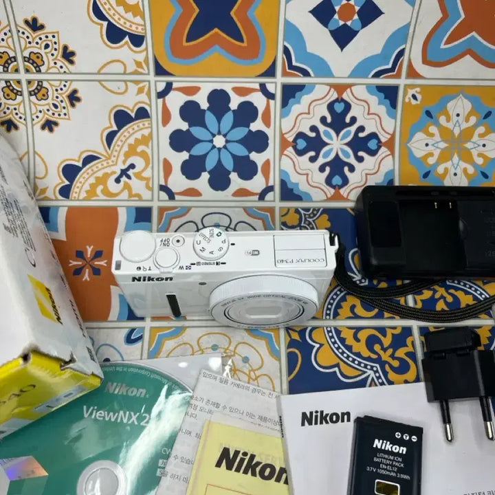 [BUNJANG] Nikon COOLPIX P340 White High-End Compact Digital Camera (Mint Condition, Full Box) / S급 민트급 풀박스 니콘 쿨픽스p340 니콘p310 캐논g11