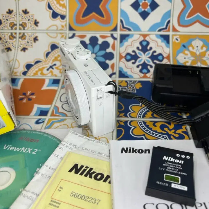 [BUNJANG] Nikon COOLPIX P340 White High-End Compact Digital Camera (Mint Condition, Full Box) / S급 민트급 풀박스 니콘 쿨픽스p340 니콘p310 캐논g11