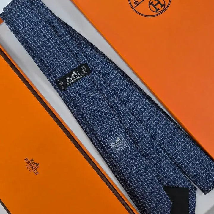 [BUNJANG] Hermes H Pattern Silk Tie (Navy) / 에르메스 HERMES H 패턴 실크 넥타이(네이비)