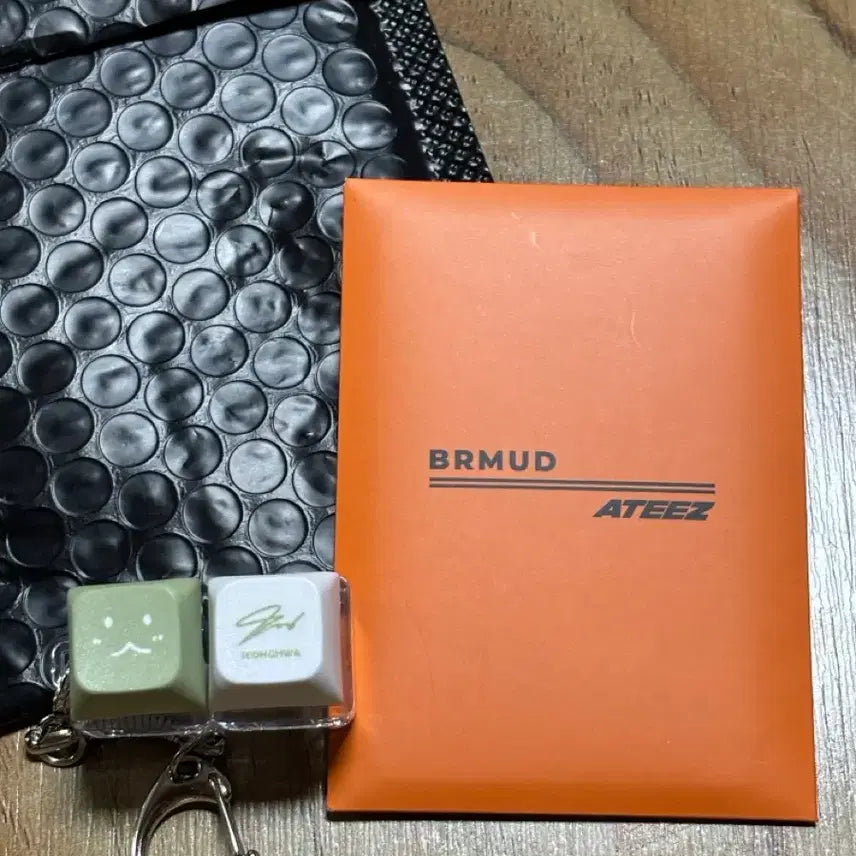 [BUNJANG] ATEEZ BRMUD Seonghwa Keycap &amp; Photocard Set / 에이티즈 BRMUD 성화 키캡&amp;포카set