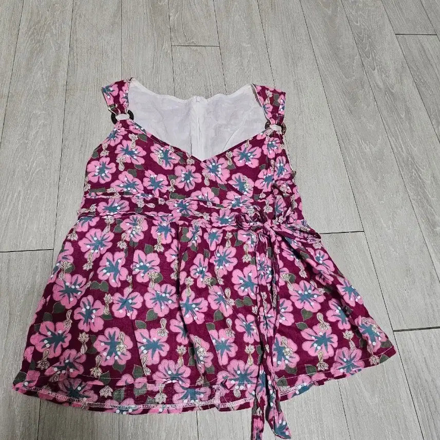 [BUNJANG] Floral Sleeveless Wrap Blouse / 플라워 패턴 민소매 랩 블라우스