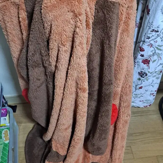 [BUNJANG] Red Panda Character Blanket Hood Cape / 레서판다 캐릭터 담요 후드 망토