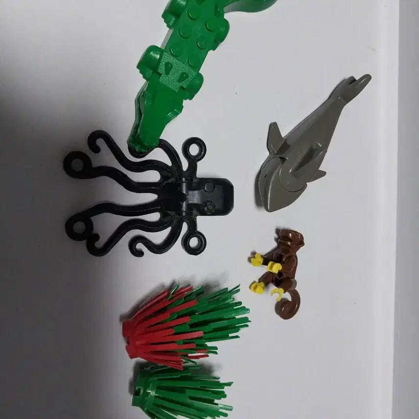 [BUNJANG] LEGO Set: Shark, Crocodile, Brown Monkey, Bush / 올드레고 상어 악어 갈색원숭이 수풀
