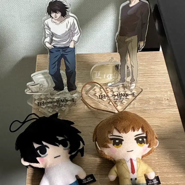 [BUNJANG] Death Note L, Light Yagami Acrylic Standee &amp; Plush Doll Bundle Set / 데스노트 엘 라이토 아크릴 스탠드 + 누이 인형 가챠 일괄