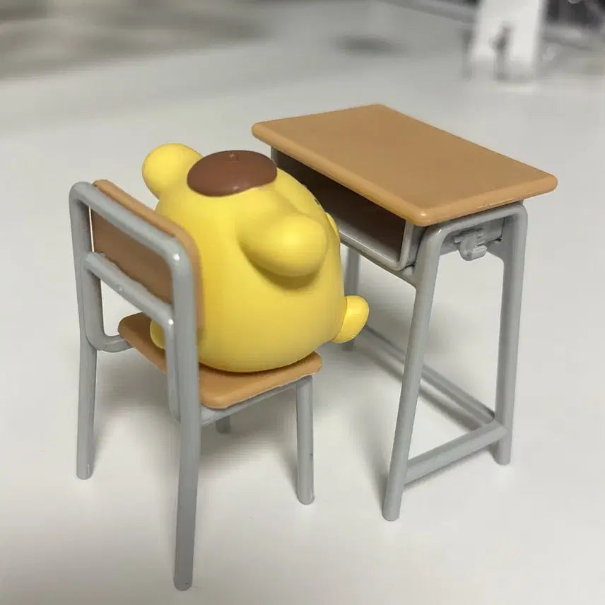 [BUNJANG] Seria Miniature School Desk Chair Figure Ornament (Sealed) / (미개봉) 일본 세리아 미니어처 학교 책상 의자 피규어 장식 소품