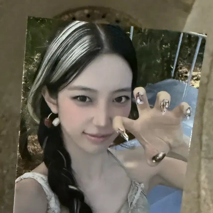 [BUNJANG] Le Sserafim Kazuha Studio Photocard / 르세라핌 붐팔라 공방포카 포카 카즈하 양도 판매