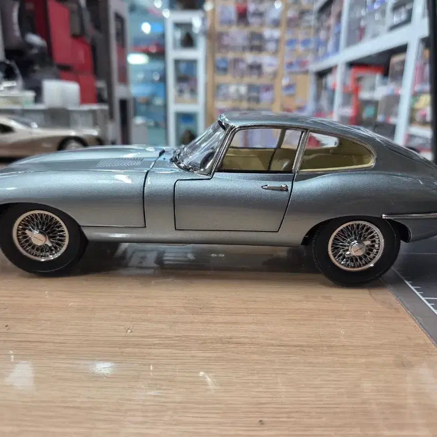 [BUNJANG] Kyosho 1:18 Scale Jaguar E-Type Die-cast Model / 1:18  교쇼 재규어  e타입