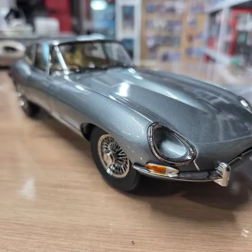 [BUNJANG] Kyosho 1:18 Scale Jaguar E-Type Die-cast Model / 1:18  교쇼 재규어  e타입