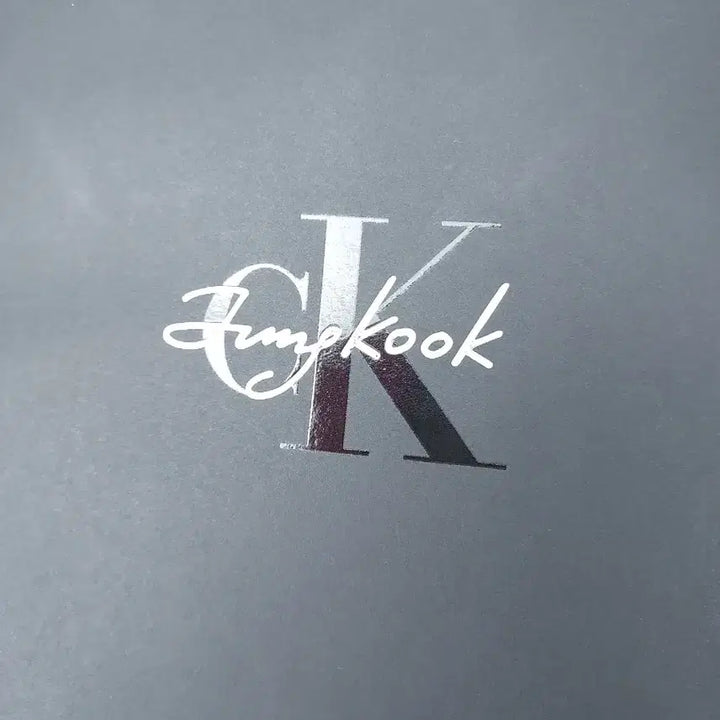 [SOLD OUT] 캘빈클라인x 정국 그래픽 링거 베이비 반팔티셔츠 S +쇼핑백 2개포함 s