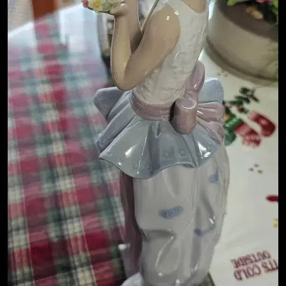 [BUNJANG] Lladró Girl Figurine with Flowers / 야드로 소녀