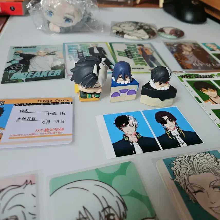 [BUNJANG] Wind Breaker Umemiya Sakura Togame Figure &amp; Badge Bundle Set / [일괄] 윈드브레이커 윈브레 우메미야 사쿠라 토가메 피규어 뱃지 허그캬라