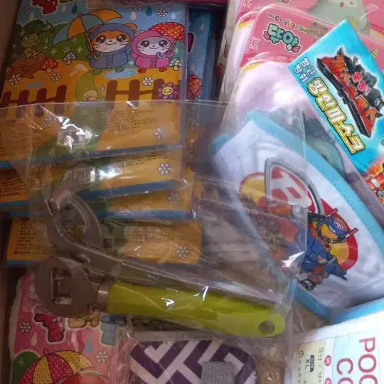 [BUNJANG] Character Goods Collection (Stationery, Masks, Miscellaneous) / 사진1~2번 일괄) 캐릭터 상품 모음 (문구류, 마스크, 기타)