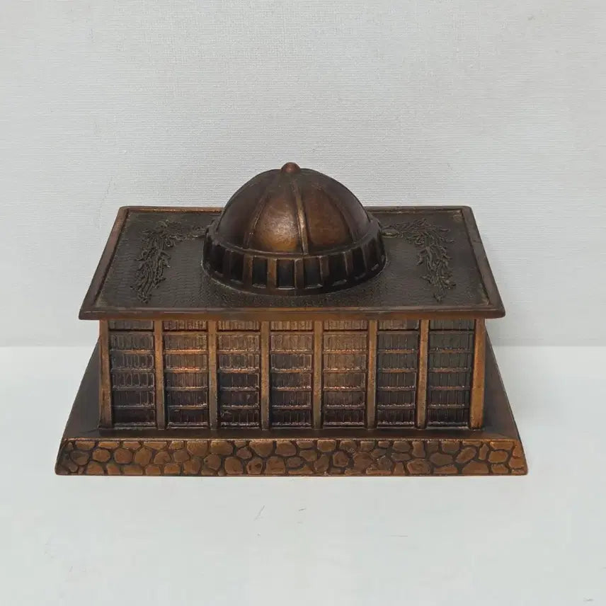 [BUNJANG] National Assembly Building Brass Model Display Box / (태권브이와 함께 디피 추천)국회의사당 황동 모형 보관함 국회의사당 모형