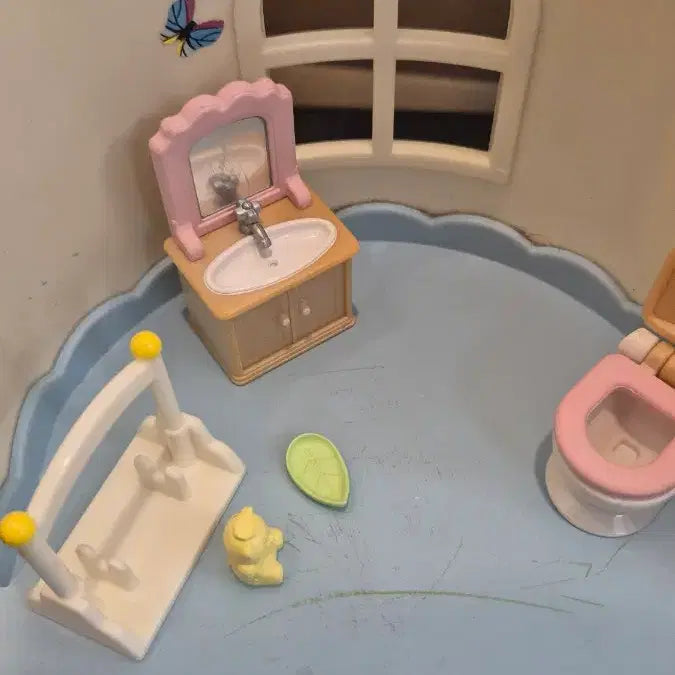 [BUNJANG] Sylvanian Families Old Baby Square Primrose Windmill House Shower Room Toilet / 실바니안 올드 아기 광장 프림로즈 풍차의 집 샤워룸 화장실