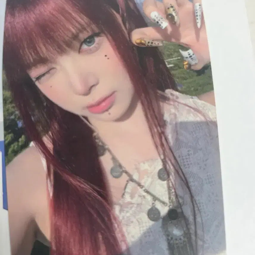 [BUNJANG] LE SSERAFIM Hong Eunchae Studio Photocard / 르세라핌 홍은채 공방 포토카드