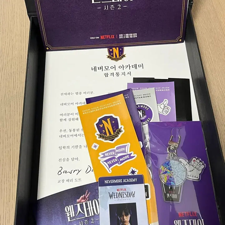[BUNJANG] Wednesday Nevermore Academy Kit Goods T-Shirt / 웬즈데이 내한 네버모어 아카데미 키트 굿즈 반팔 넷플릭스