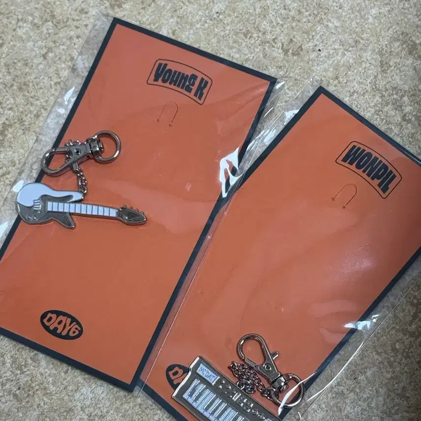 [BUNJANG] DAY6 Young K Wonpil Instrument Keychain Bundle Set / 원가이하 day6 데이식스 키홀더 악기 키링 원필 양도